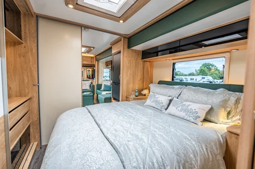 2025+INOS+Caravan+by+Fifth+Wheel_island_bed