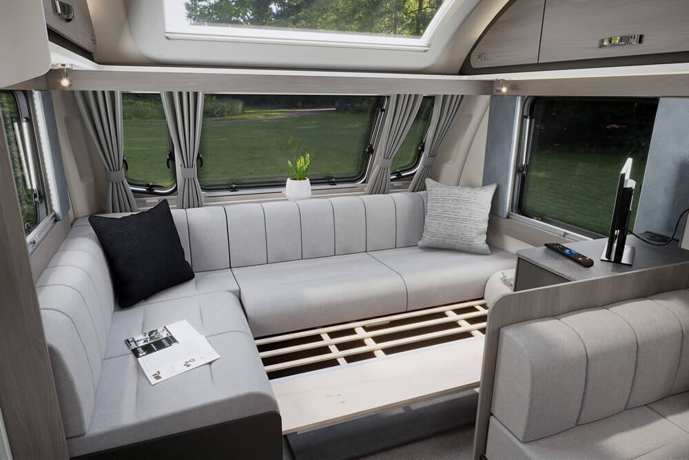 2026_challenger_grande_630_accuride_bed_slats (1)