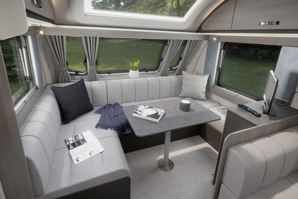 2026_challenger_grande_630_frontlounge (1)