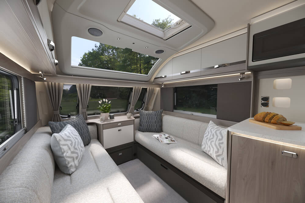 2026_conqueror_480_front_lounge