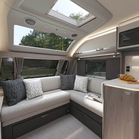 2026_conqueror_560l_front_lounge