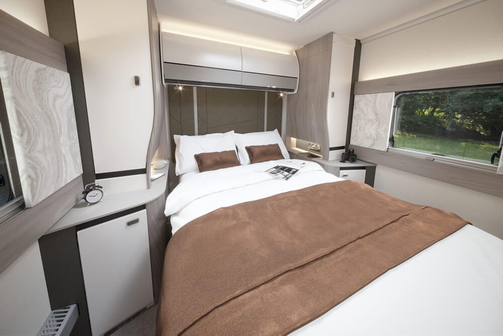 2026_elegance_grande_860_bedroom