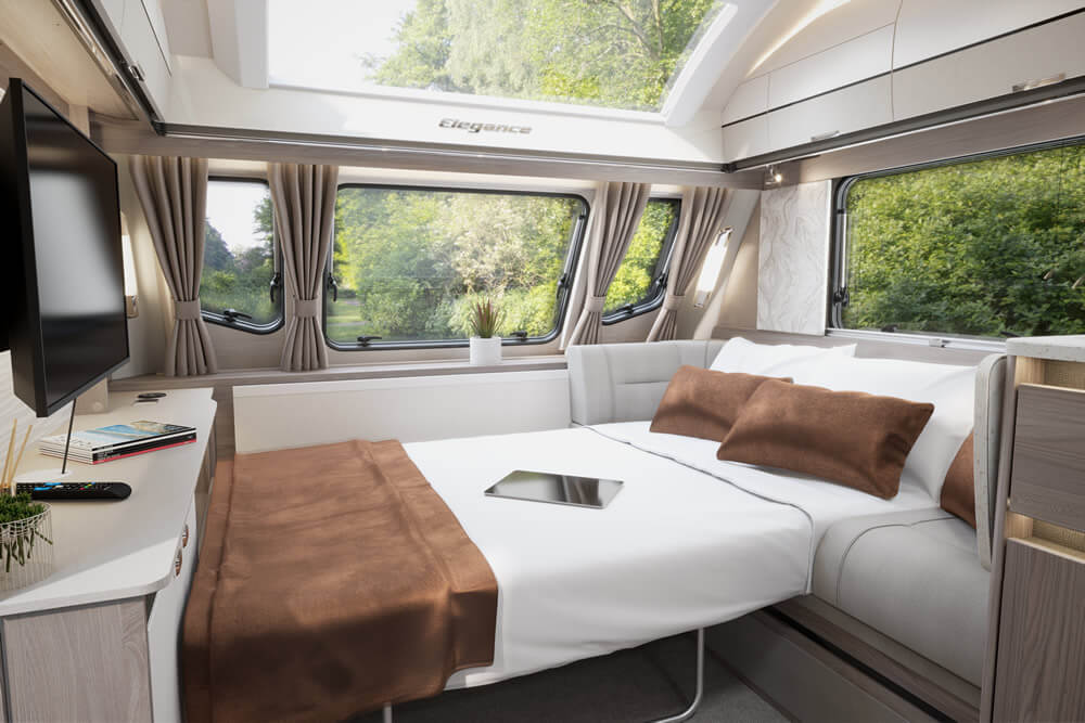 2026_elegance_grande_860_front_lounge_bed_made_up