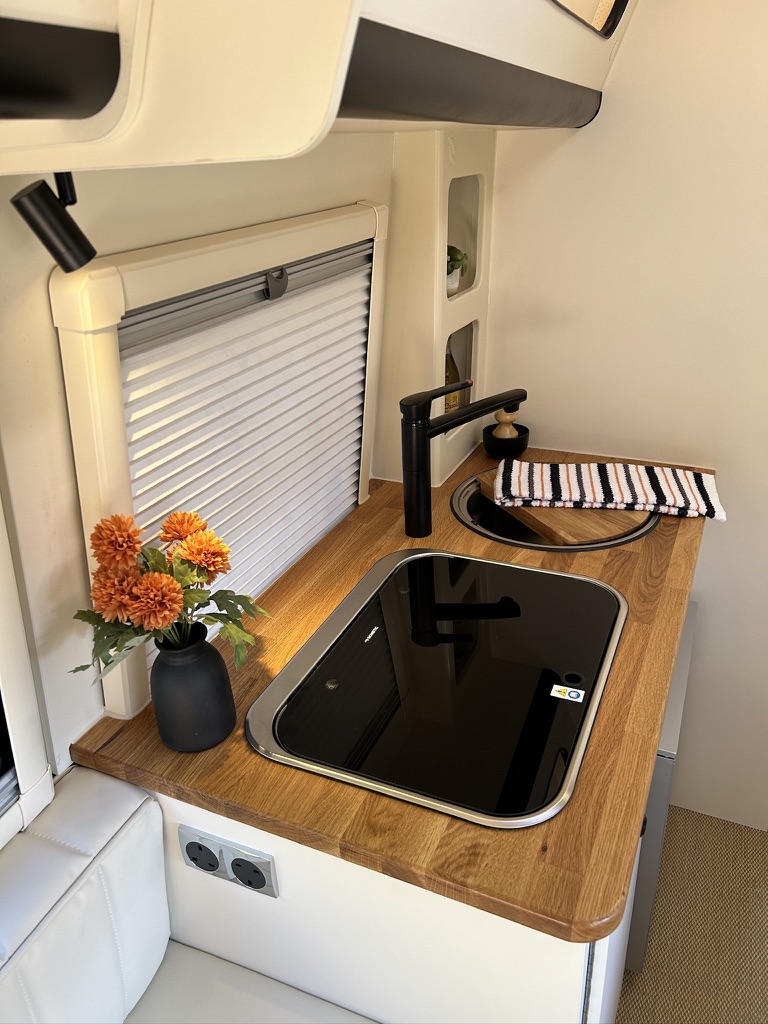 BDD82762-D840-49F8-BB9A-D868CEA10286_1_105_c