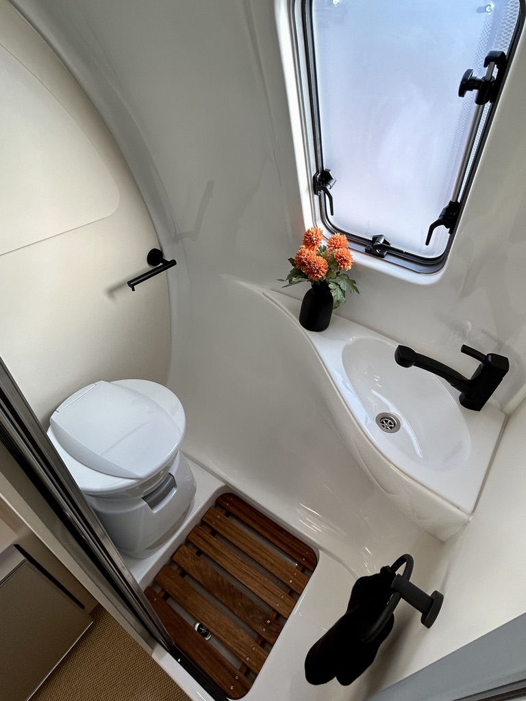 C94BA0FB-83D6-42BC-95B9-688E4C7B4474_1_105_c