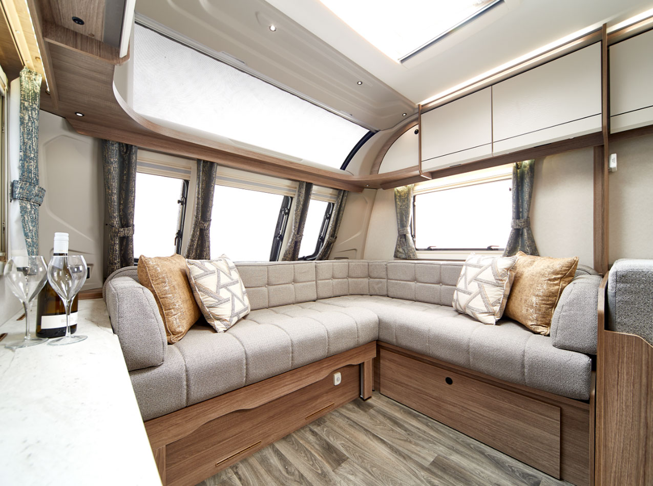 Coachman-Acadia-660-interior-sliders-2