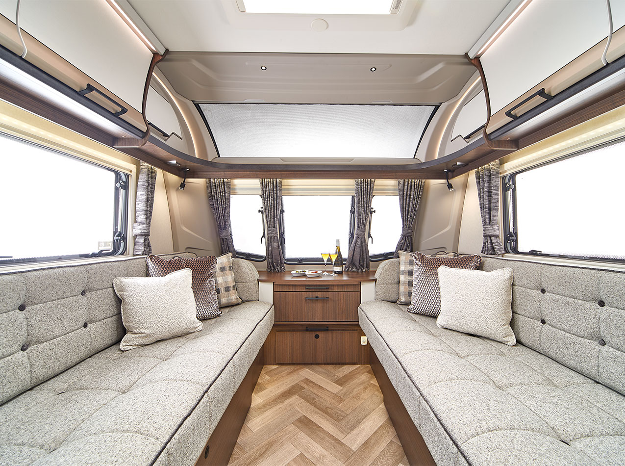 Coachman-Laser-480-interior-sliders-7
