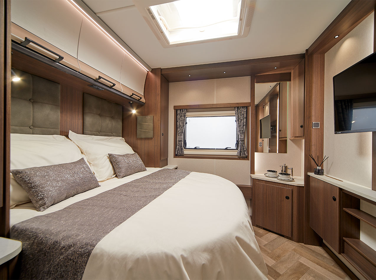 Coachman-Laser-855-interior-sliders-4