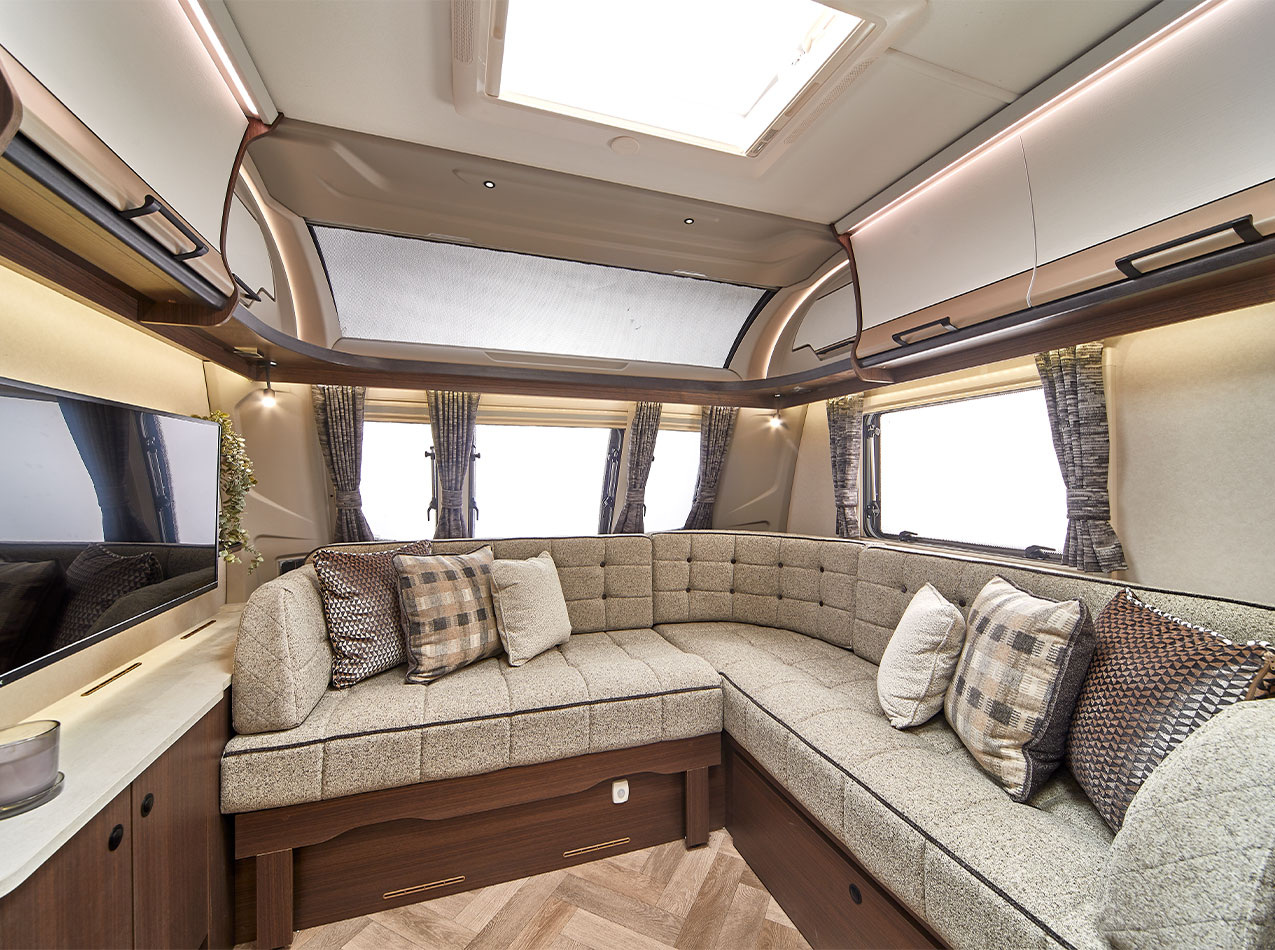 Coachman-Laser-i855-interior-sliders-1