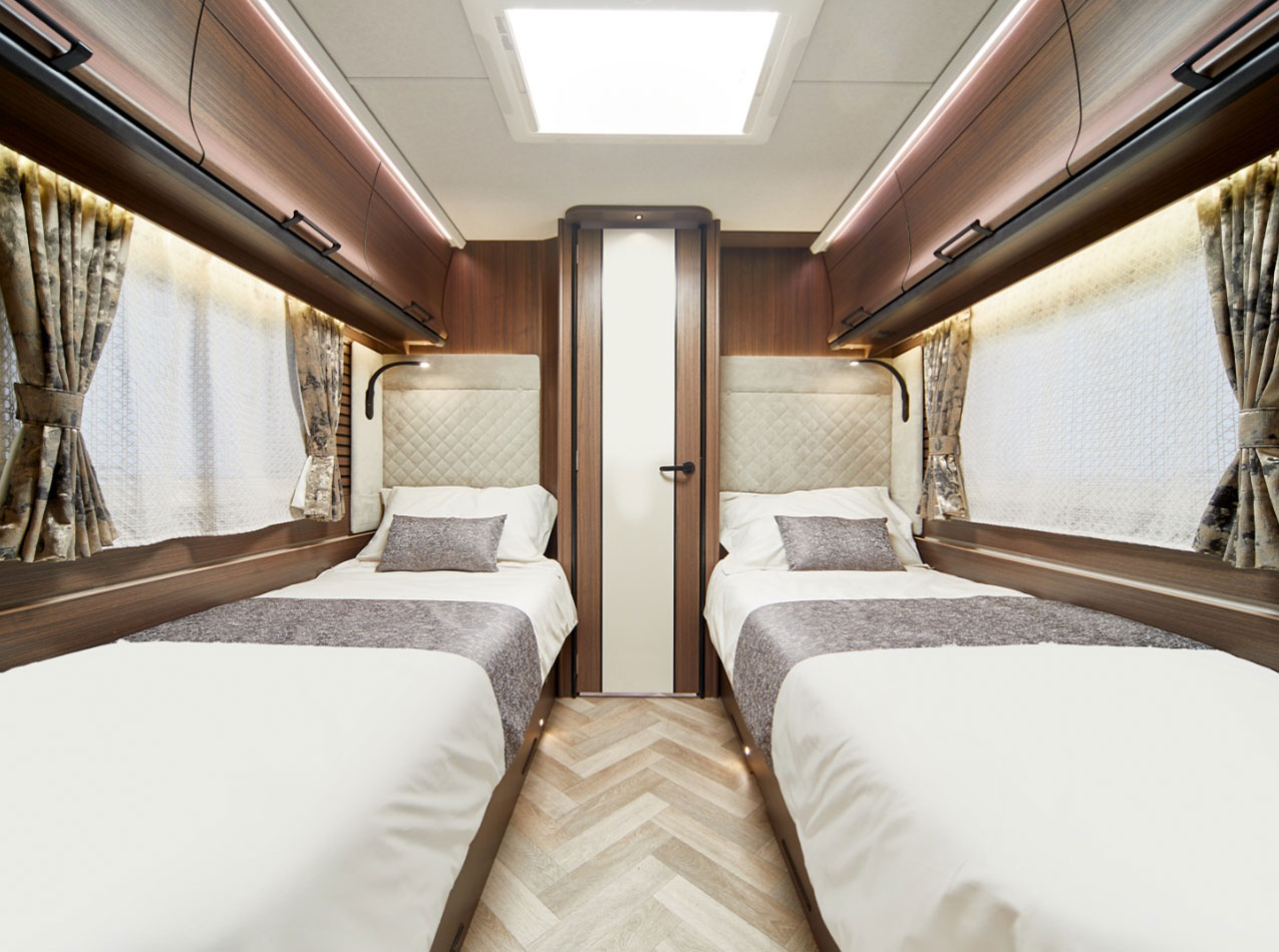 Coachman-Lusso-interior-slidersm-4