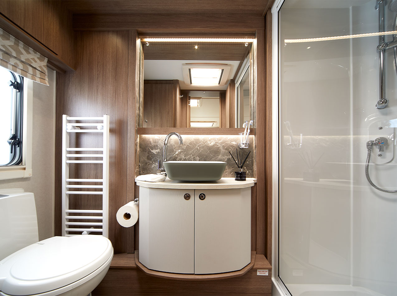 Coachman-VIP-460-interior-sliders-6