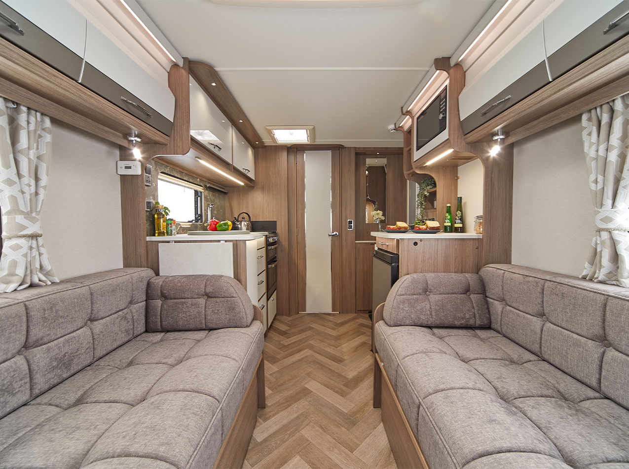 Coachman-VIP-460-interior-sliders-7