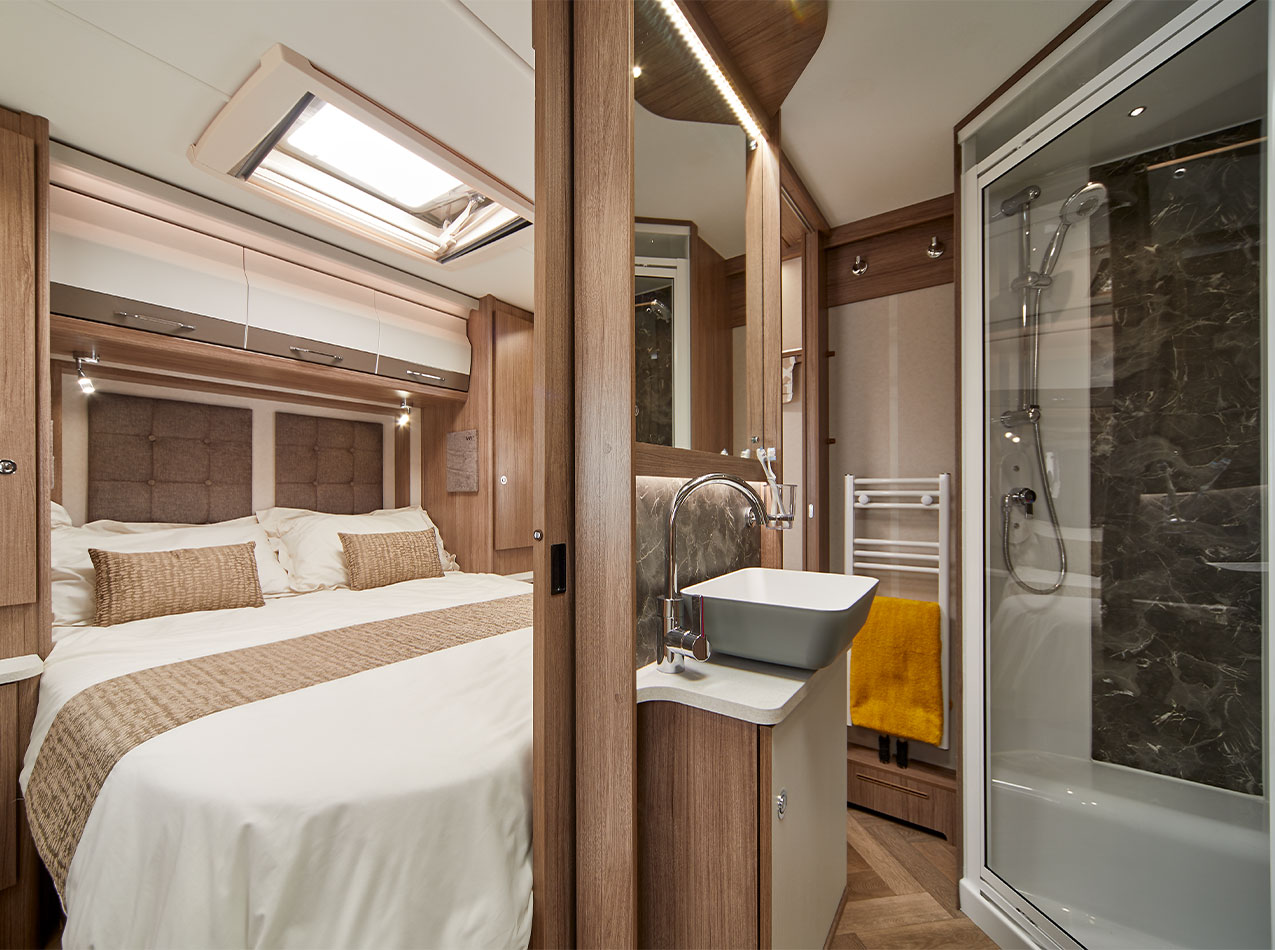 Coachman-VIP-545-interior-sliders-5