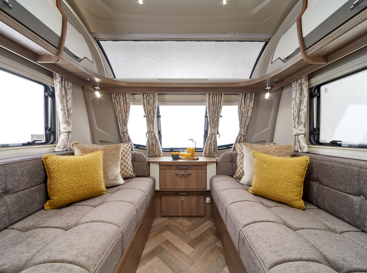 Coachman-VIP-575-interior-sliders-2