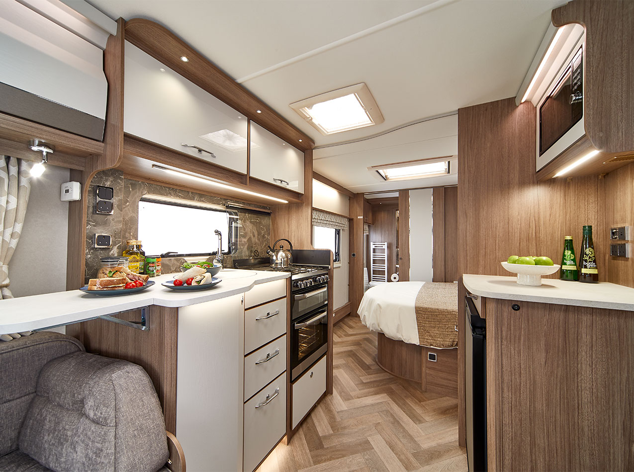 Coachman-VIP-575-interior-sliders-3