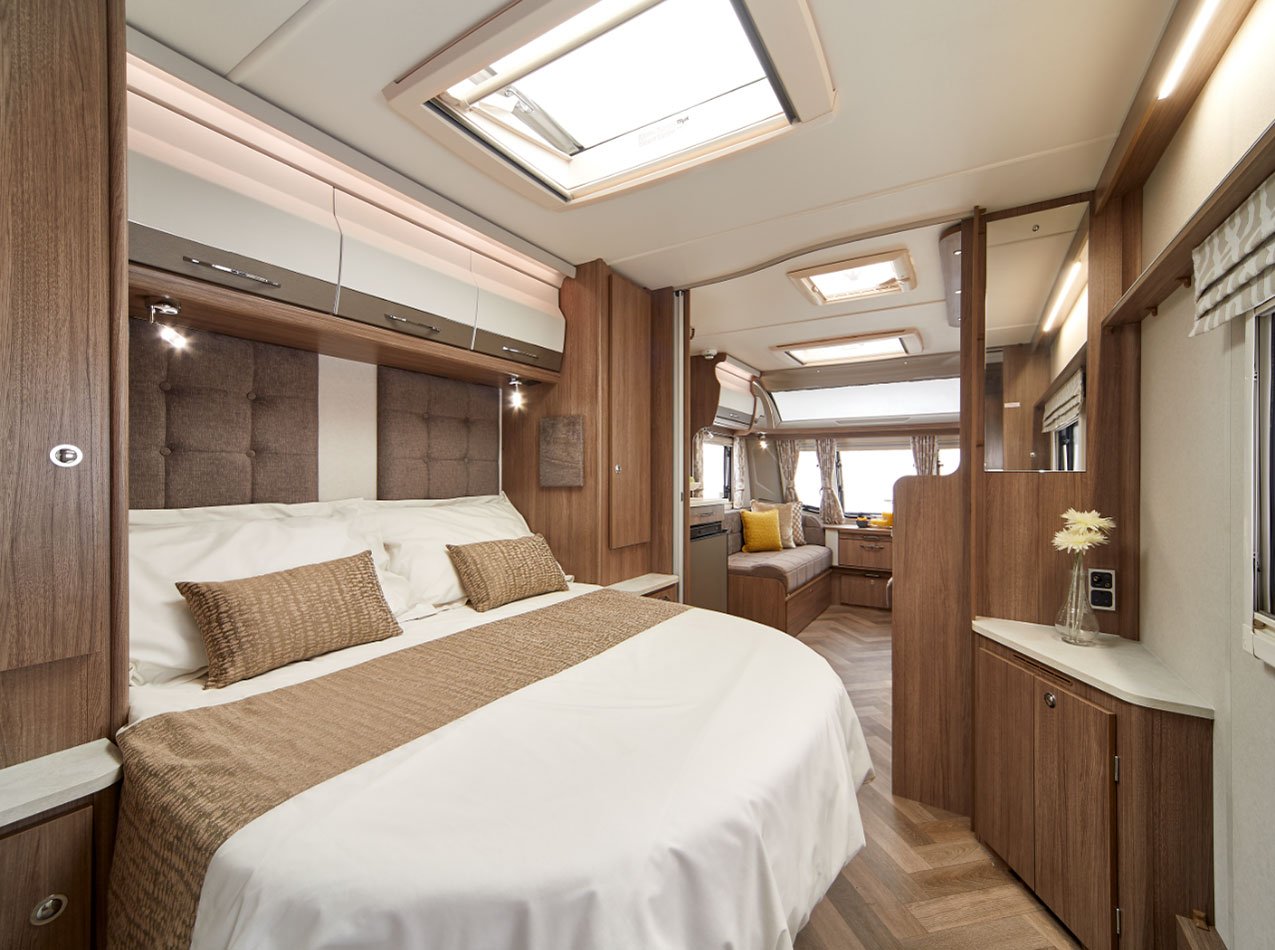 Coachman-VIP-575-interior-sliders-4