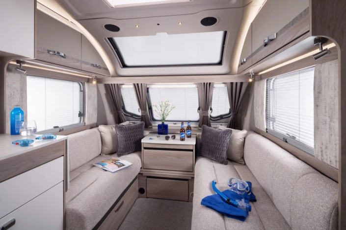 Cruzer-530-Front-Lounge-705x470