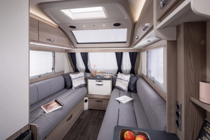 Mondial-370-Rear-to-Front-705x470