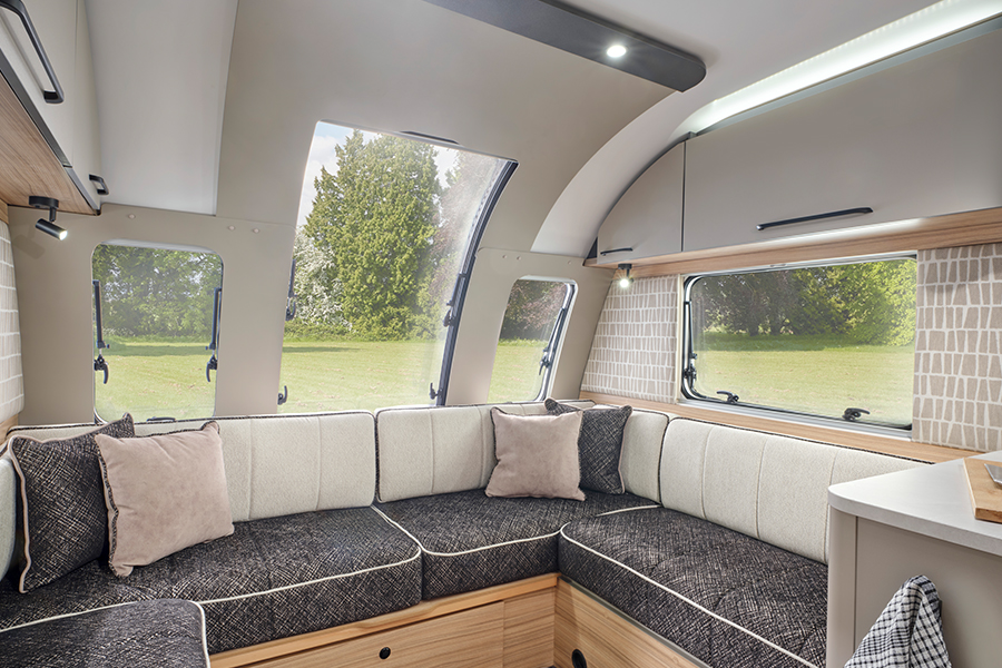 Pegasus-Black-Brindisi-c-shaped-lounge