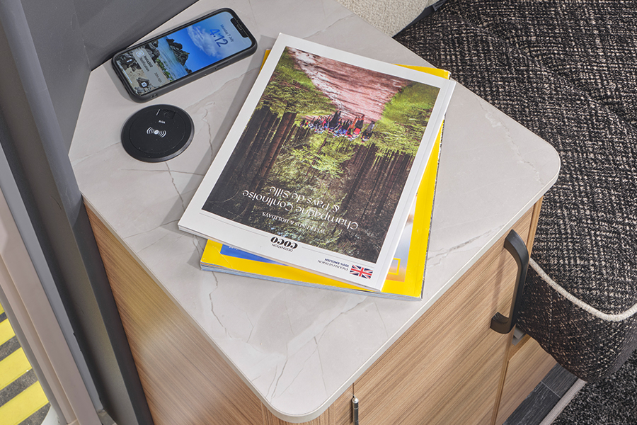 Pegasus-Black-Brindisi-lounge-side-unit