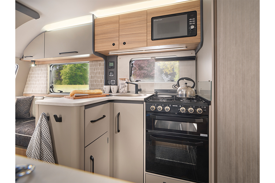 Pegasus-Black-Brindisi-peninsula-workshop