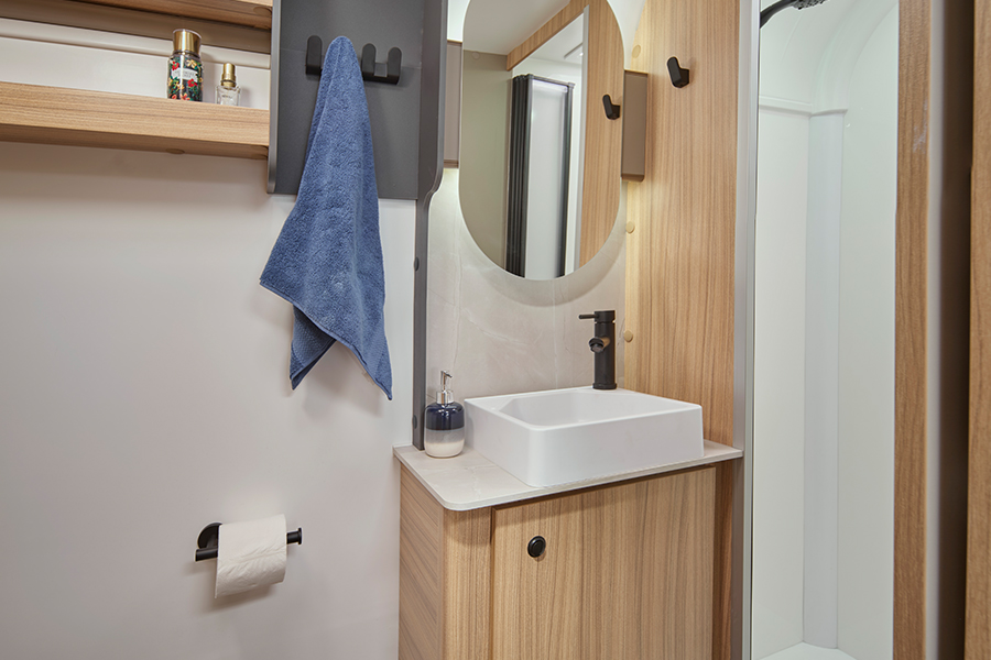 Pegasus-Black-Brindisi-washroom