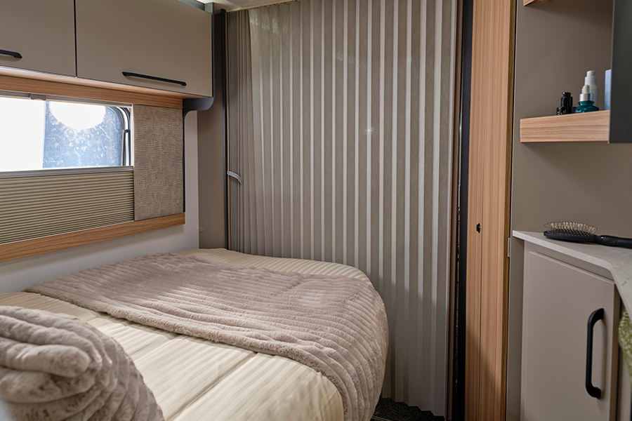 Phoenix-Black-440-concertina-door