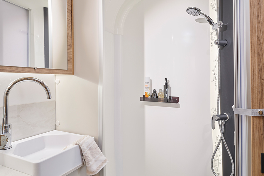 Unicorn-Deluxe-Seville-bathroom