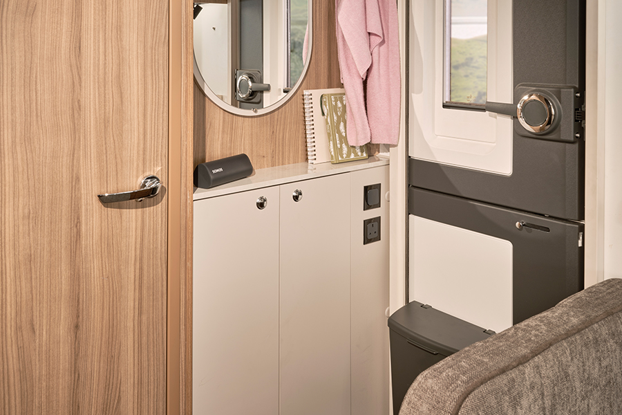 Unicorn-Deluxe-Seville-entrace-storage-unit