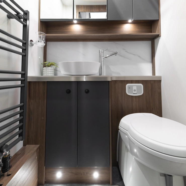 buccaneer-skyliner-commodore-19-740x740-crop-q100