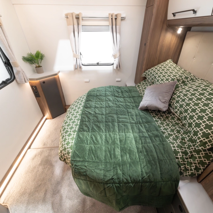 buccaneer-skyliner-commodore-22-740x740-crop-q100