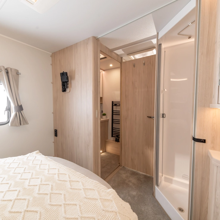 elddis-crusader-aurora-25-740x740-crop-q100