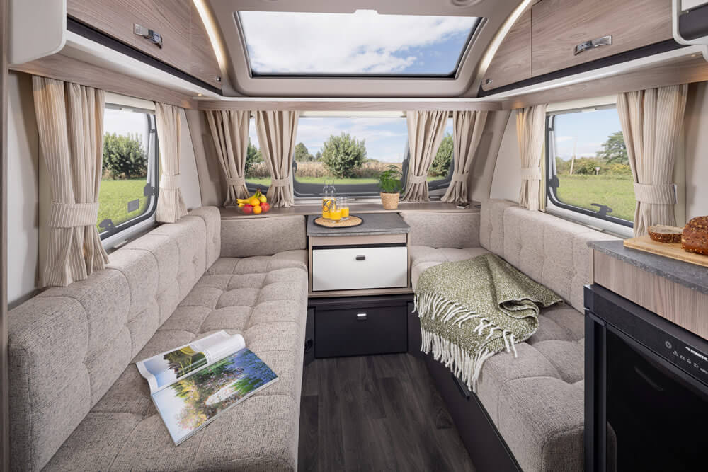 sprite-major-4eb-front-lounge